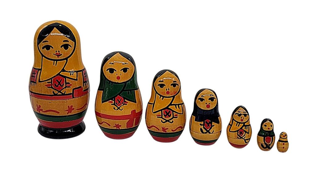 Vtg 7 Piece Russian Nesting Dolls Women Wearing Scarves Folk Art VGC CL39